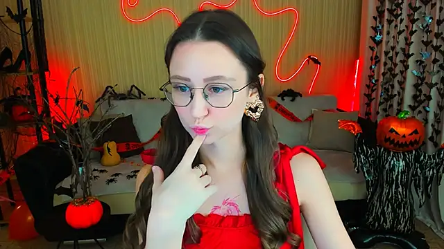 Snapshot of YourLovellyStory chatting on October 28, 2025, 11:20 am YourLovellyStory online show from October 28, 2025, 11:20 am