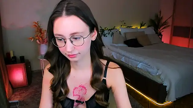 YourLovellyStory online show from December 4, 2025, 11:31 am