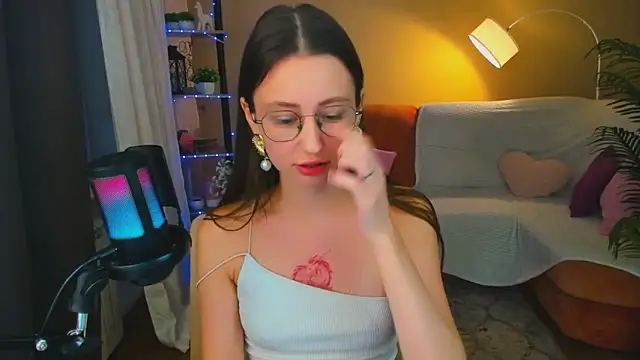 YourLovellyStory online show from November 14, 2025, 11:47 am