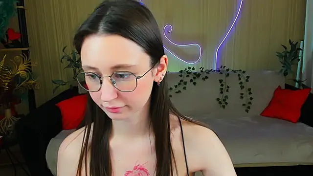 YourLovellyStory online show from May 12, 2026, 1:28 pm