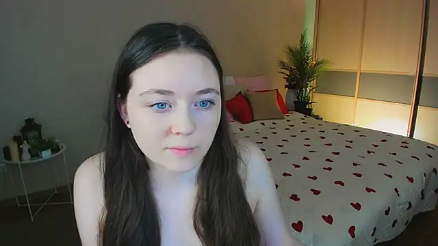 AlluringLookk online show from May 26, 2026, 4:16 pm