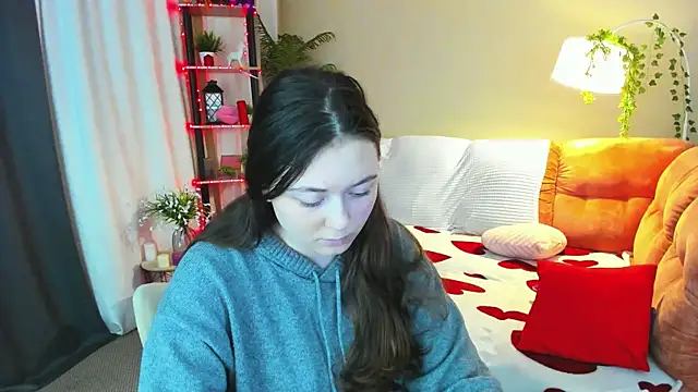 AlluringLookk online show from April 14, 2026, 5:18 pm