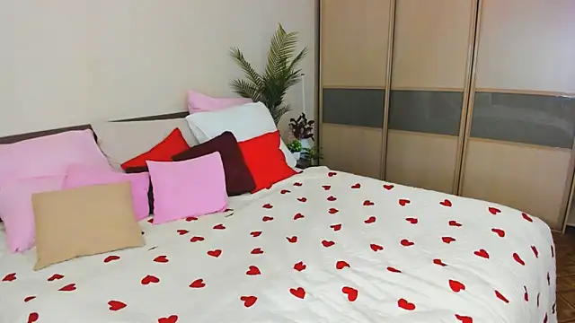 AlluringLookk online show from March 20, 2026, 12:39 pm