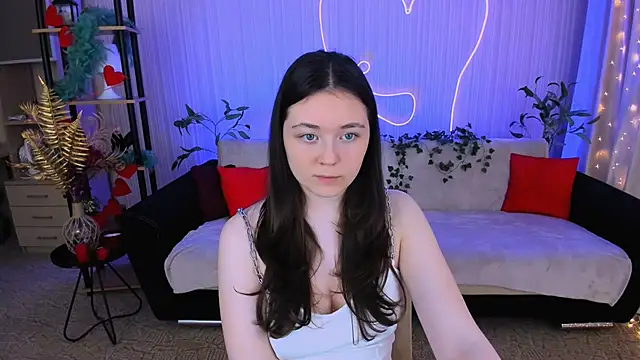 AlluringLookk online show from June 5, 2026, 4:24 pm
