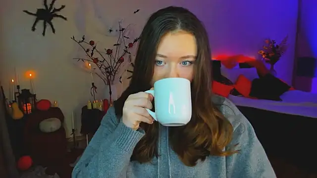 Snapshot of AlluringLookk chatting on October 27, 2025, 12:06 pm AlluringLookk online show from October 27, 2025, 12:06 pm