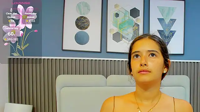 Snapshot of Ivy_petit chatting on December 19, 2025, 7:16 pm Ivy petit online show from December 19, 2025, 7:16 pm