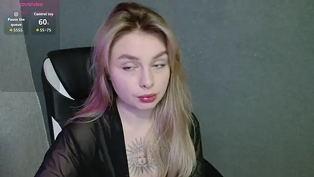 Snapshot of AngelicaHollywood chatting on October 12, 2025, 9:16 pm AngelicaHollywood online show from October 12, 2025, 9:16 pm