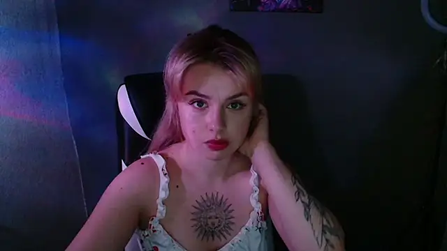 Snapshot of AngelicaHollywood chatting on September 23, 2025, 7:43 pm AngelicaHollywood online show from September 23, 2025, 7:43 pm