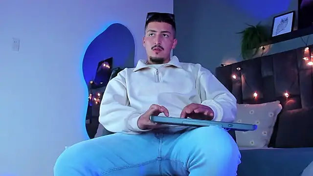 MrFox   online show from February 4, 2026, 7:31 pm