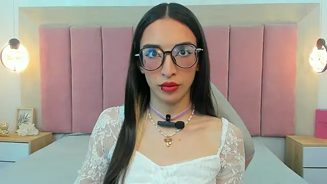 Emilia Bons online show from February 13, 2026, 8:53 pm