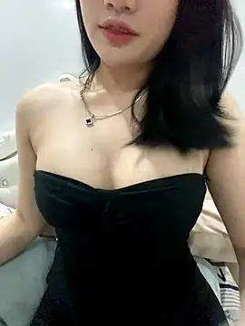 Snapshot of Beiiu_18 chatting on October 9, 2025, 8:42 pm Beiiu 18 online show from October 9, 2025, 8:42 pm