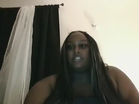 Snapshot of Cocomamii1 chatting on October 19, 2025, 2:25 am Cocomamii1 online show from October 19, 2025, 2:25 am