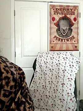 CharmingMaddie online show from December 17, 2025, 4:56 pm