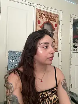 CharmingMaddie online show from April 3, 2026, 5:52 pm