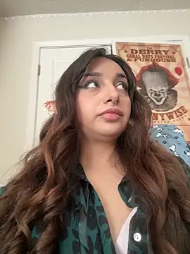 CharmingMaddie online show from November 30, 2025, 5:14 pm