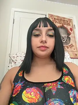 CharmingMaddie online show from September 18, 2025, 4:32 pm