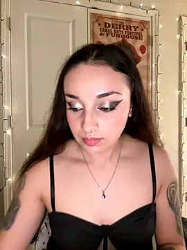 CharmingMaddie online show from January 6, 2026, 4:16 am