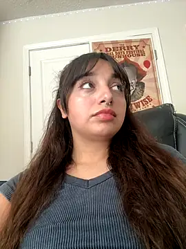 CharmingMaddie online show from November 13, 2025, 5:39 pm