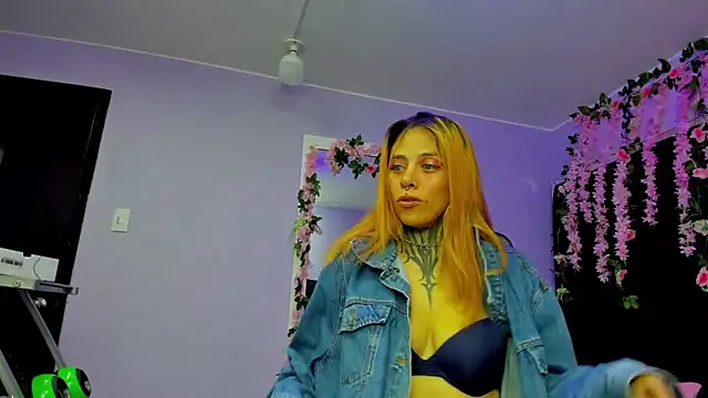 Snapshot of Sofii_Anal_ chatting on October 25, 2025, 1:38 am Sofii Anal online show from October 25, 2025, 1:38 am