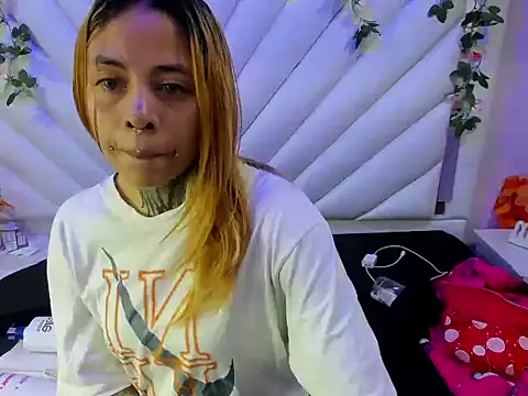 Snapshot of Sofii_Anal_ chatting on September 23, 2025, 2:40 am Sofii Anal online show from September 23, 2025, 2:40 am