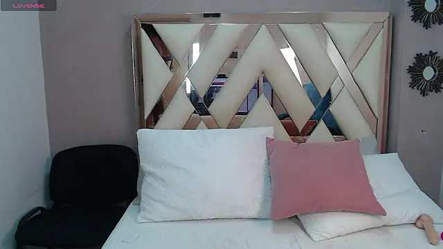 Snapshot of Violett_Salvatore chatting on February 15, 2026, 4:50 pm Violett Salvatore online show from February 15, 2026, 4:50 pm