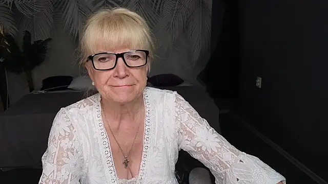 Snapshot of Sabina_Ros chatting on September 17, 2025, 6:15 am Sabina Ros online show from September 17, 2025, 6:15 am