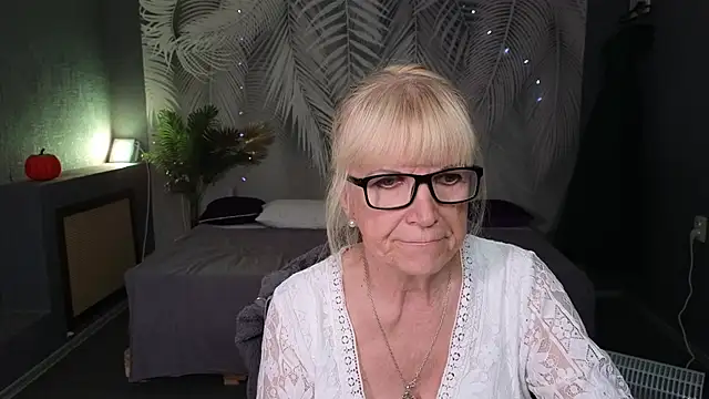 Snapshot of Sabina_Ros chatting on October 18, 2025, 7:21 am Sabina Ros online show from October 18, 2025, 7:21 am