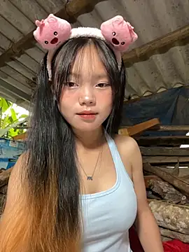 Snapshot of AdamLazis chatting on October 22, 2025, 12:54 am AdamLazis online show from October 22, 2025, 12:54 am