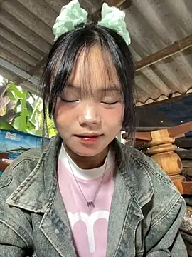 Snapshot of AdamLazis chatting on October 25, 2025, 1:27 am AdamLazis online show from October 25, 2025, 1:27 am