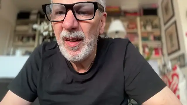 Snapshot of Eatnycum chatting on May 30, 2026, 5:25 am Eatnycum online show from May 30, 2026, 5:25 am