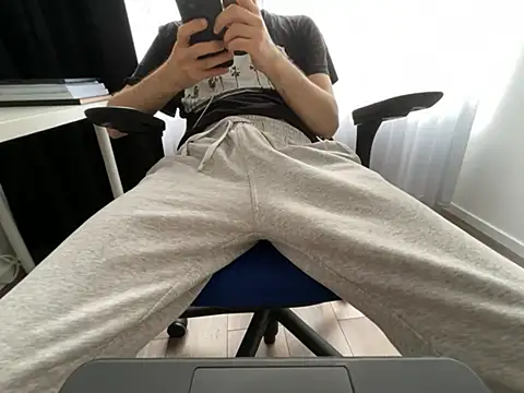 Frankieyyy1 online show from June 1, 2026, 5:56 pm