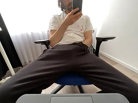 Frankieyyy1 online show from July 19, 2026, 4:26 pm