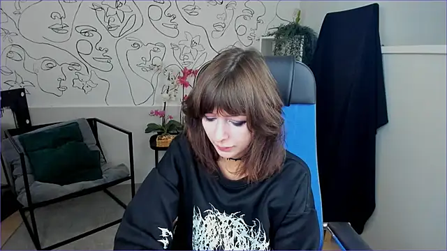 CrystallBloom online show from September 30, 2025, 2:06 am