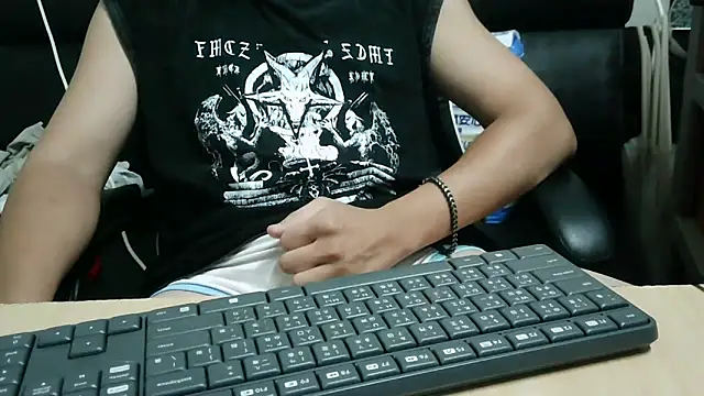 Snapshot of bigbb101011 chatting on November 1, 2025, 1:27 pm bigbb101011 online show from November 1, 2025, 1:27 pm