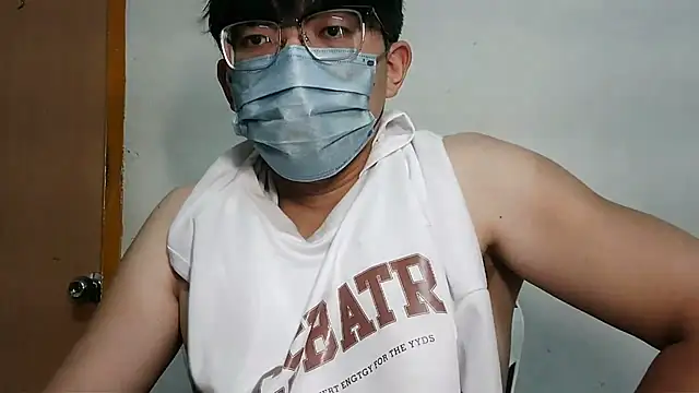 Snapshot of bigbb101011 chatting on September 23, 2025, 1:40 pm bigbb101011 online show from September 23, 2025, 1:40 pm