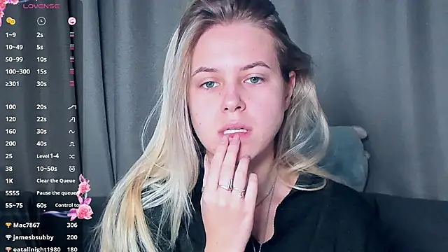 AngelAnty online show from November 17, 2025, 1:04 pm