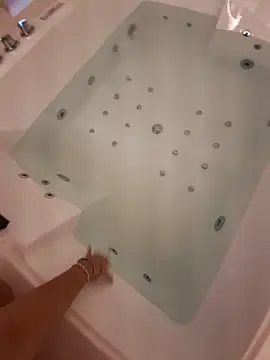 Zoe 87 online show from September 19, 2025, 4:33 pm