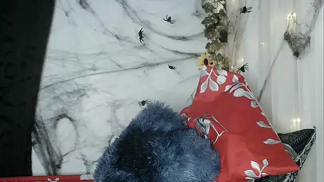 Snapshot of angelainparis28 chatting on October 13, 2025, 5:20 am angelainparis28 online show from October 13, 2025, 5:20 am