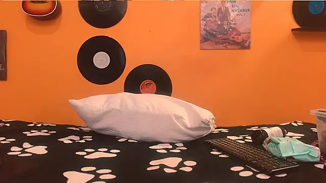 Snapshot of meisevil77 chatting on November 27, 2025, 2:01 am meisevil77 online show from November 27, 2025, 2:01 am