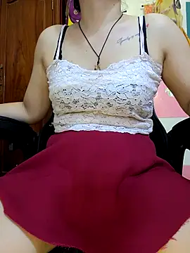 Snapshot of Bee_sweet chatting on September 27, 2025, 3:45 am Bee sweet online show from September 27, 2025, 3:45 am