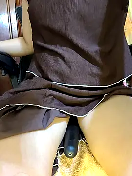 Snapshot of Bee_sweet chatting on October 19, 2025, 8:55 pm Bee sweet online show from October 19, 2025, 8:55 pm