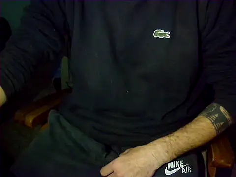 Snapshot of CesarLeyess chatting on July 8, 2026, 12:24 am CesarLeyess online show from July 8, 2026, 12:24 am