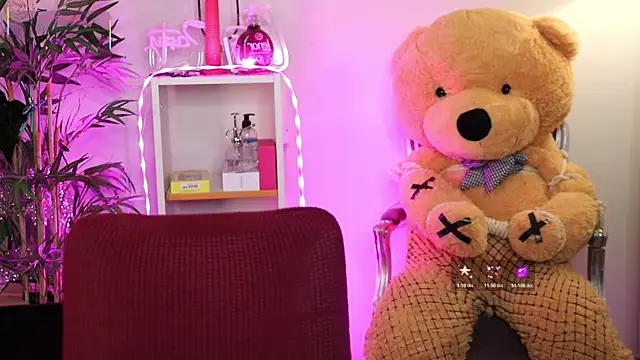 NovaHollisx online show from April 11, 2026, 6:32 am