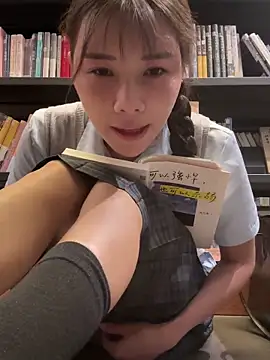 Snapshot of Adora188 chatting on October 15, 2025, 6:54 am Adora188 online show from October 15, 2025, 6:54 am