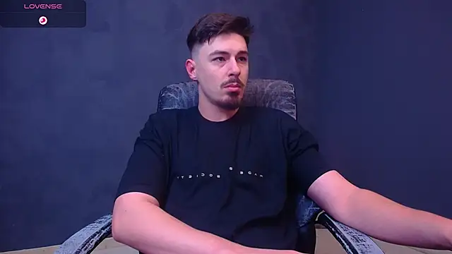 EnzoRace online show from November 25, 2025, 5:41 am