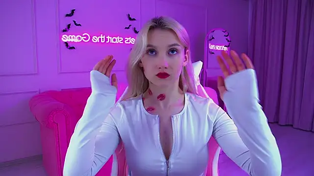 Snapshot of StacyEvances chatting on October 25, 2025, 6:19 pm StacyEvances online show from October 25, 2025, 6:19 pm