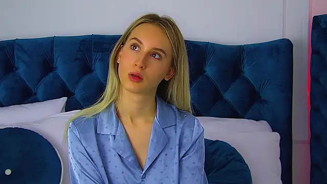 Snapshot of VictoriaHopsons chatting on September 22, 2025, 7:36 am VictoriaHopsons online show from September 22, 2025, 7:36 am