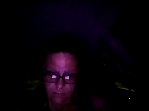 Snapshot of SparklesB1tch chatting on October 4, 2025, 7:32 am SparklesB1tch online show from October 4, 2025, 7:32 am