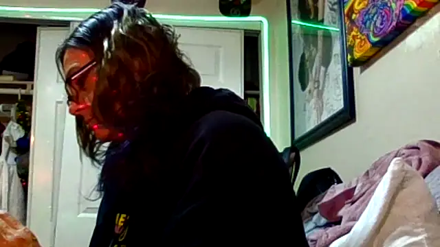 SparklesB1tch online show from December 16, 2025, 9:13 am