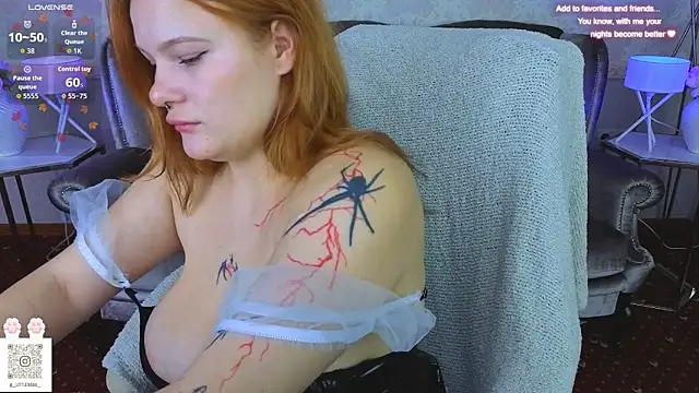 Snapshot of Clumsy_Nana chatting on October 28, 2025, 7:46 pm Clumsy Nana online show from October 28, 2025, 7:46 pm